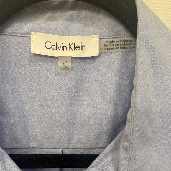 Calvin Klein Women's Light Blue Button Down Shirt π like NEW π¦ - Picture 2 of 6